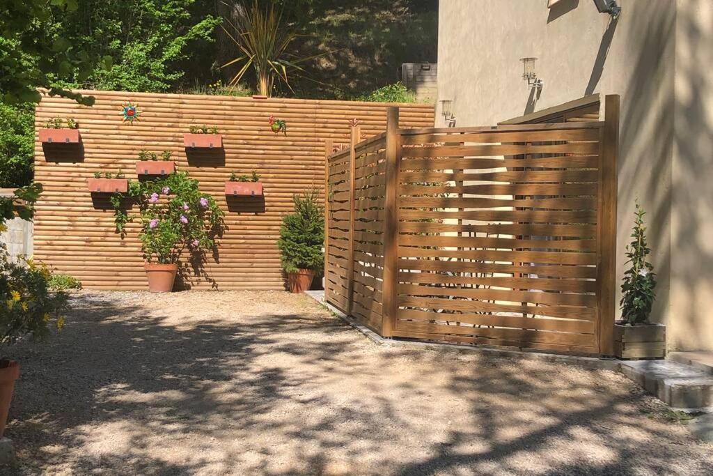 Appartement au calme dans un espace arboré Tourrettes-sur-Loup Extérieur photo