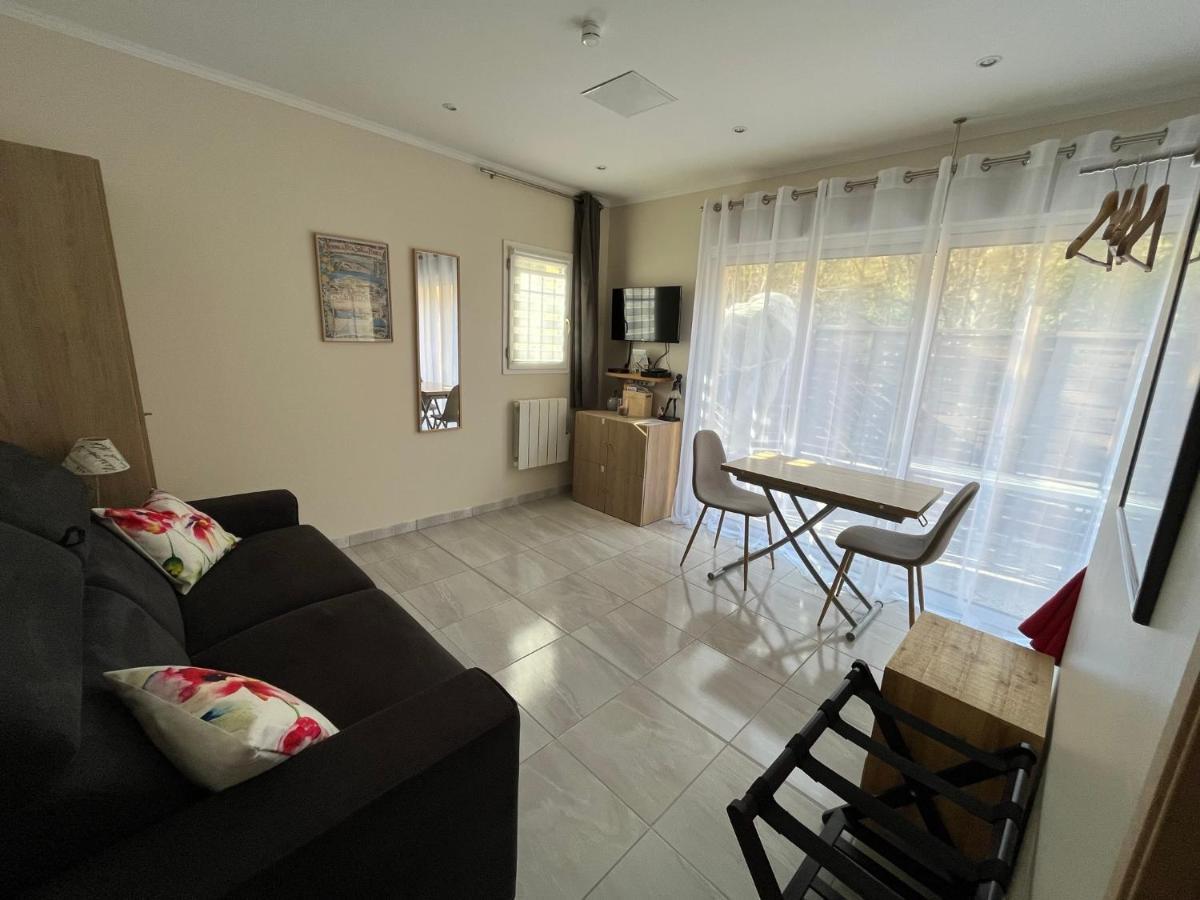 Appartement au calme dans un espace arboré Tourrettes-sur-Loup Extérieur photo